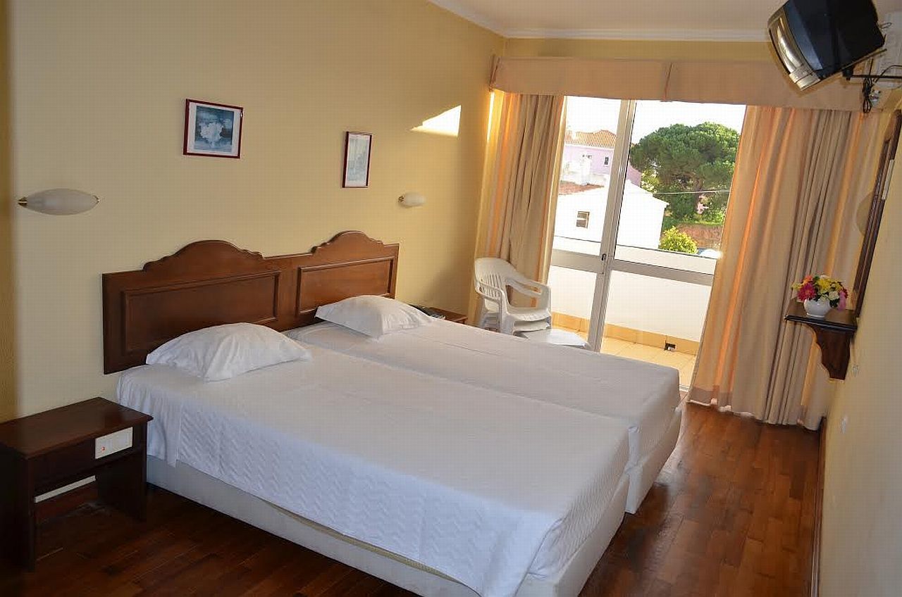 Wot Lagos Montemar Bagian luar foto